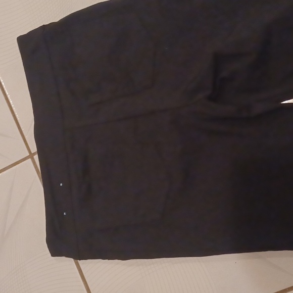 4/$80 Black Pull-on Dress Pants - Size 2P - Picture 5 of 7